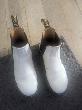 Dr. Martens 2976 White Chelsea Boots W7